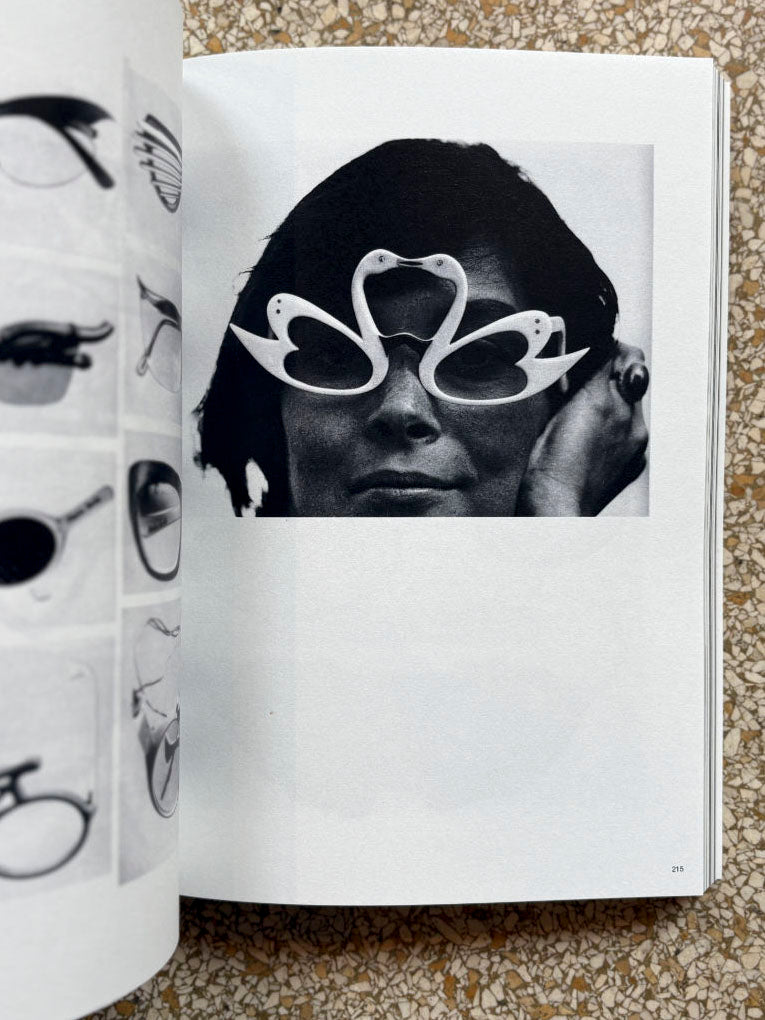 3000 days of archives related to the optics and glasses frame industry - Tipi bookshop