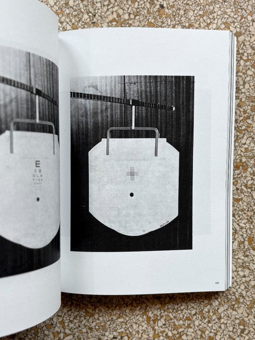 3000 days of archives related to the optics and glasses frame industry - Tipi bookshop