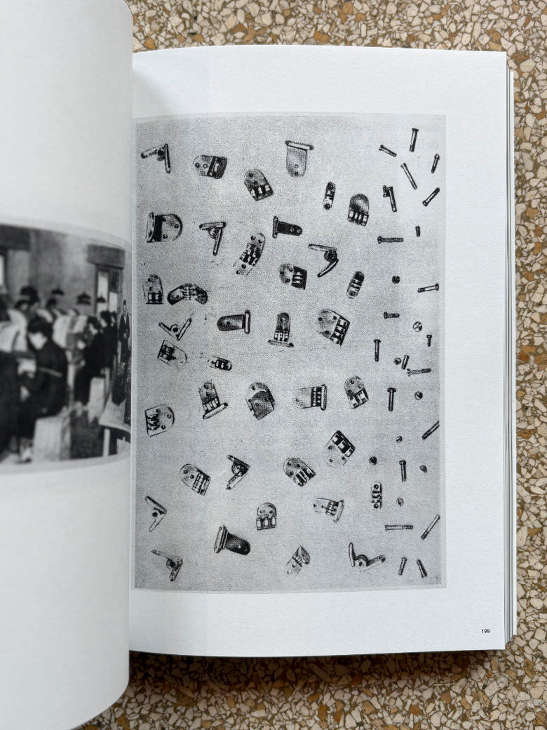 3000 days of archives related to the optics and glasses frame industry - Tipi bookshop