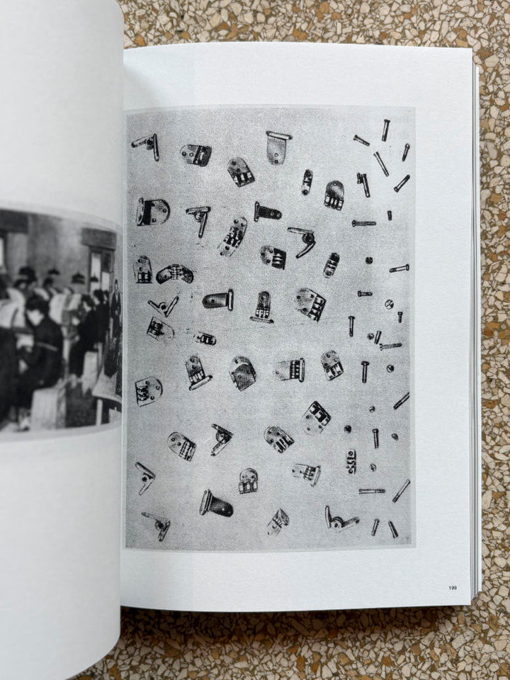 3000 days of archives related to the optics and glasses frame industry - Tipi bookshop