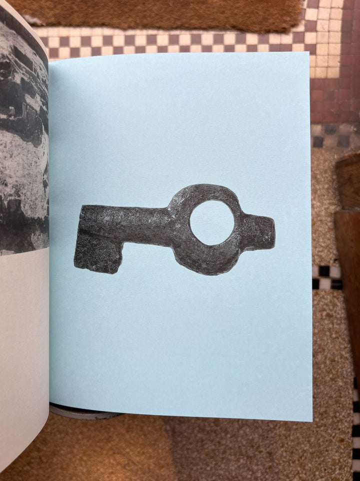 Giu in fondo by Davide Fecarotti - Tipi bookshop