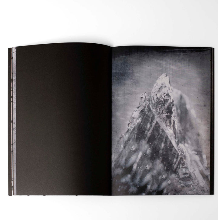 Gravity fields by Rienk De Vries - Tipi bookshop