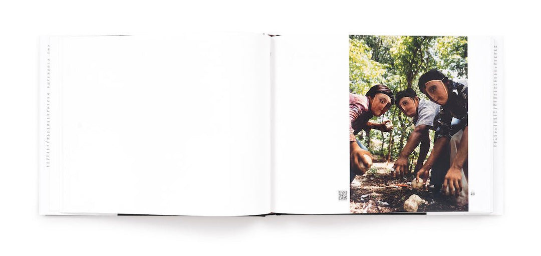 Nicaragua ; June 1978–July 1979 by Susan Meiselas - Tipi bookshop