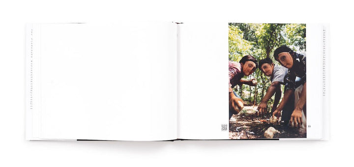Nicaragua ; June 1978–July 1979 by Susan Meiselas - Tipi bookshop