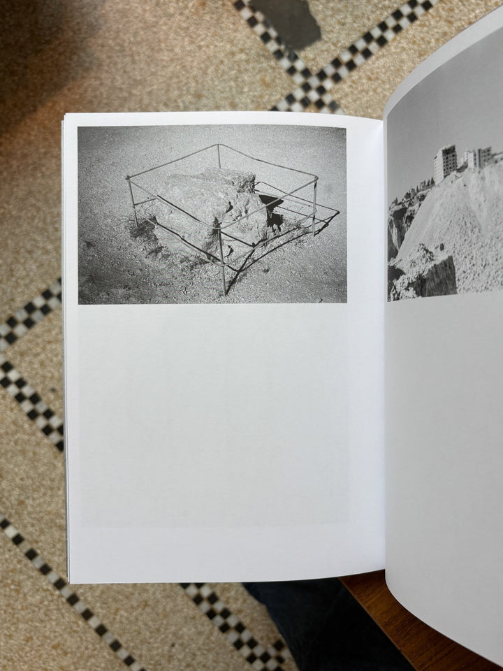 Que le feu soit tendre, que la mer soit bonne by Elsa Martinez & Marie Hervé - Tipi bookshop
