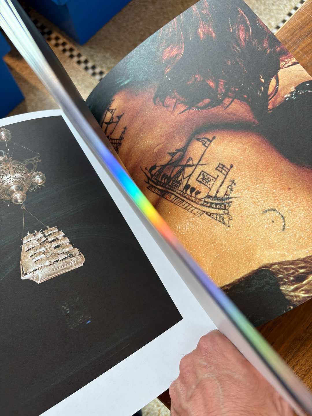 Que le feu soit tendre, que la mer soit bonne by Elsa Martinez & Marie Hervé - Tipi bookshop