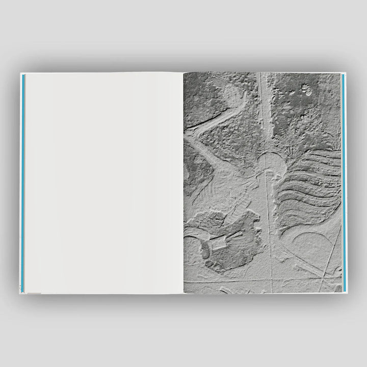 Que le feu soit tendre, que la mer soit bonne by Elsa Martinez & Marie Hervé - Tipi bookshop