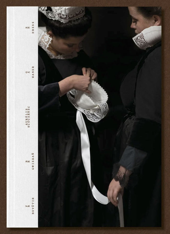 Revêtir by Aurélie Scouarnec - Tipi bookshop