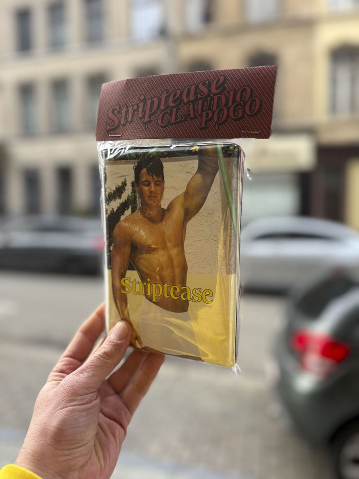 Striptease by Claudio Pogo - Tipi bookshop