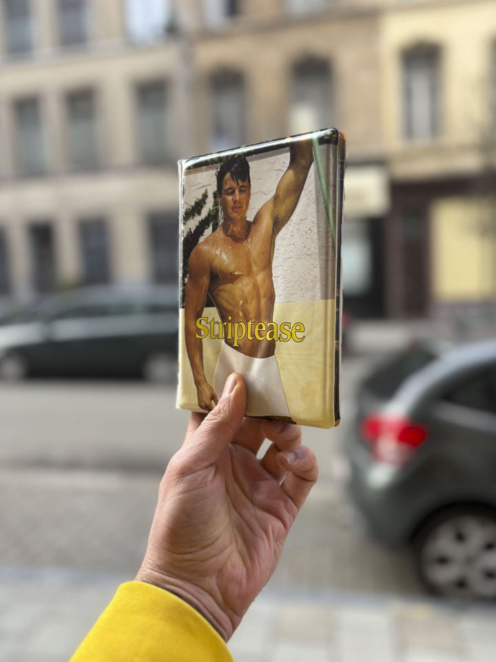 Striptease by Claudio Pogo - Tipi bookshop