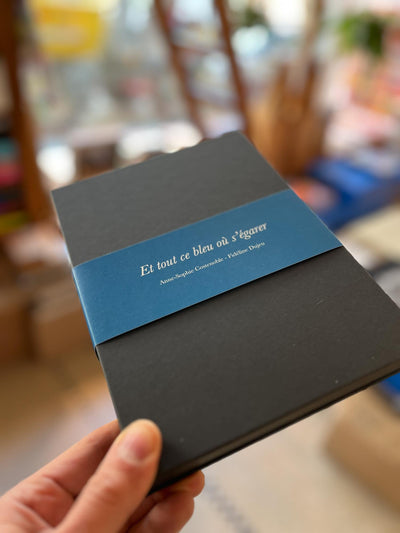et tout ce bleu où s’égarer de Anne-Sophie Costenoble et Fidéline Dujeu - Tipi bookshop