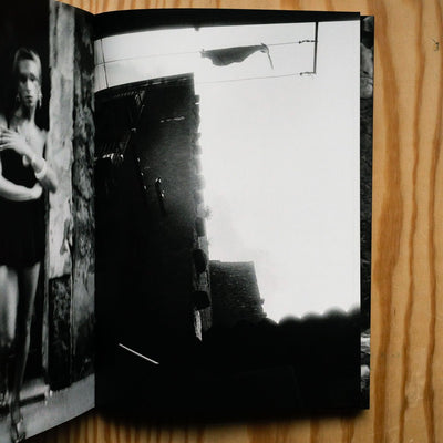 Glitter blues by Lorenzo Castore - Tipi bookshop