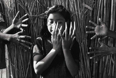 Jeux de mains by Cécile Poimbœuf-Koizumi &amp; Stephen Ellcock - Tipi bookshop