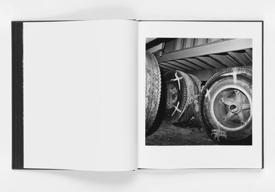 Midnight — La frontera by Ken Light - Tipi bookshop